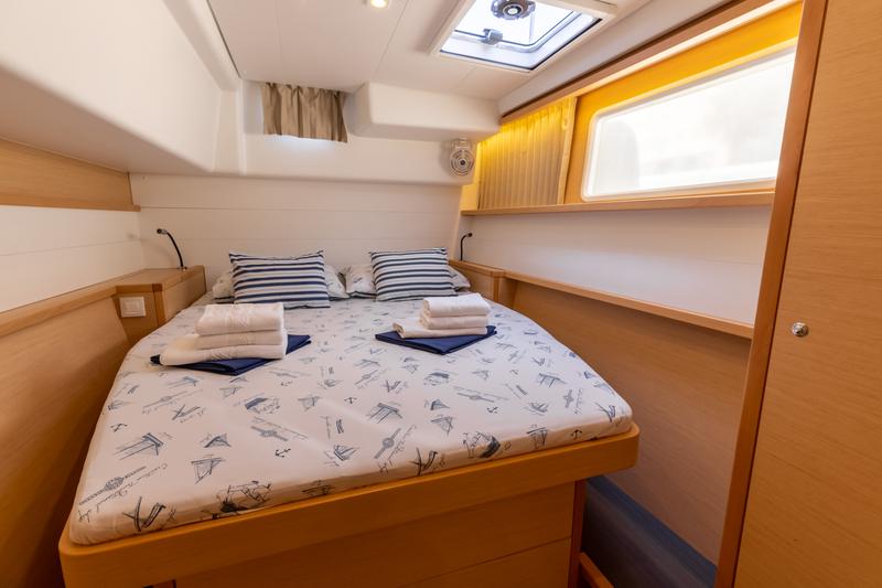 Book yachts online - catamaran - Lagoon 450 F (2017) equipped with generator, A/C (saloon+cabins), ice maker, dishwasher,water maker, microwave oven,  2 S.U.P, kayak,  underwater lights, bow thruster - PRINCESS KARLA I - rent