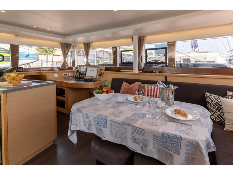 Book yachts online - catamaran - Lagoon 450 F (2017) equipped with generator, A/C (saloon+cabins), ice maker, dishwasher,water maker, microwave oven,  2 S.U.P, kayak,  underwater lights, bow thruster - PRINCESS KARLA I - rent