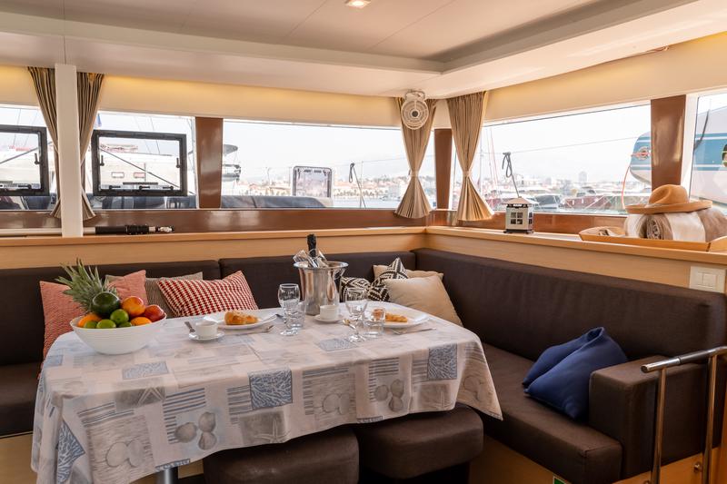 Book yachts online - catamaran - Lagoon 450 F (2017) equipped with generator, A/C (saloon+cabins), ice maker, dishwasher,water maker, microwave oven,  2 S.U.P, kayak,  underwater lights, bow thruster - PRINCESS KARLA I - rent