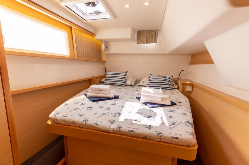 Book yachts online - catamaran - Lagoon 450 F (2017) equipped with generator, A/C (saloon+cabins), ice maker, dishwasher,water maker, microwave oven,  2 S.U.P, kayak,  underwater lights, bow thruster - PRINCESS KARLA I - rent
