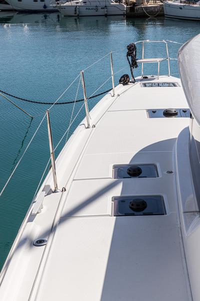 Book yachts online - catamaran - Lagoon 46 (2020) equipped with generator, A/C (saloon+cabins), ice maker, microwave oven, dishwasher - HANGOVER - rent