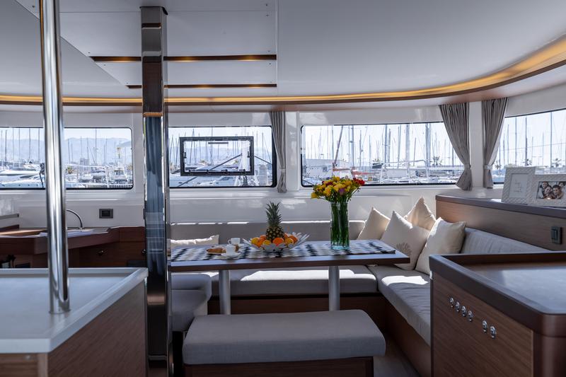 Book yachts online - catamaran - Lagoon 46 (2020) equipped with generator, A/C (saloon+cabins), ice maker, microwave oven, dishwasher - HANGOVER - rent