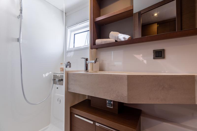 Book yachts online - catamaran - Lagoon 46 (2020) equipped with generator, A/C (saloon+cabins), ice maker, microwave oven, dishwasher - HANGOVER - rent