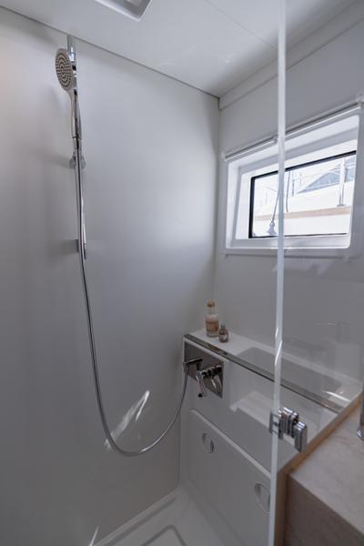 Book yachts online - catamaran - Lagoon 46 (2020) equipped with generator, A/C (saloon+cabins), ice maker, microwave oven, dishwasher - HANGOVER - rent