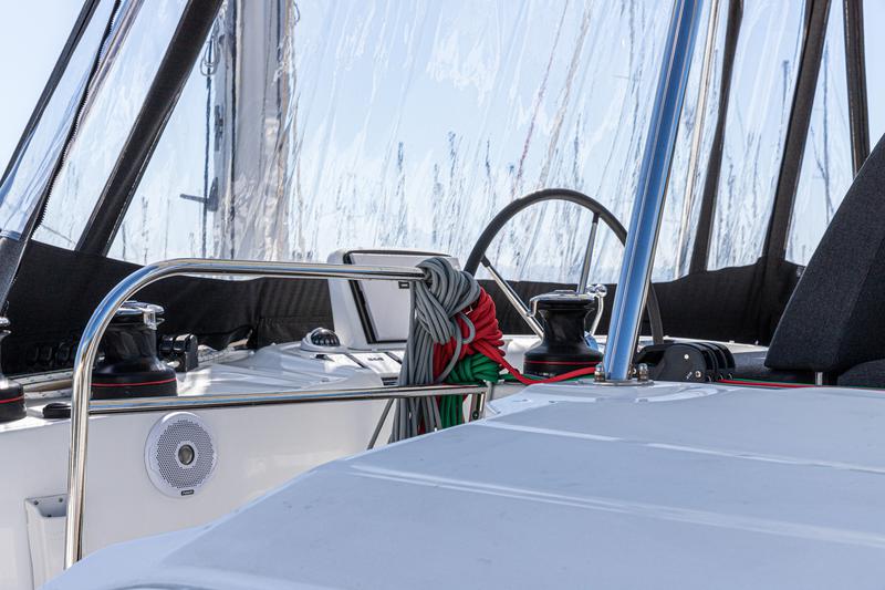 Book yachts online - catamaran - Lagoon 46 (2020) equipped with generator, A/C (saloon+cabins), ice maker, microwave oven, dishwasher - HANGOVER - rent