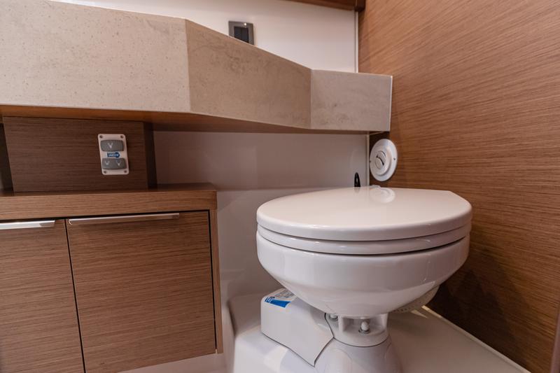 Book yachts online - catamaran - Lagoon 46 (2020) equipped with generator, A/C (saloon+cabins), ice maker, microwave oven, dishwasher - HANGOVER - rent