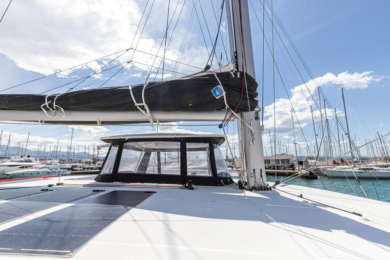 Book yachts online - catamaran - Lagoon 42 (2020) equipped with generator, A/C (saloon+cabins),water maker, microwave oven with grill - HAPPY KEY - rent