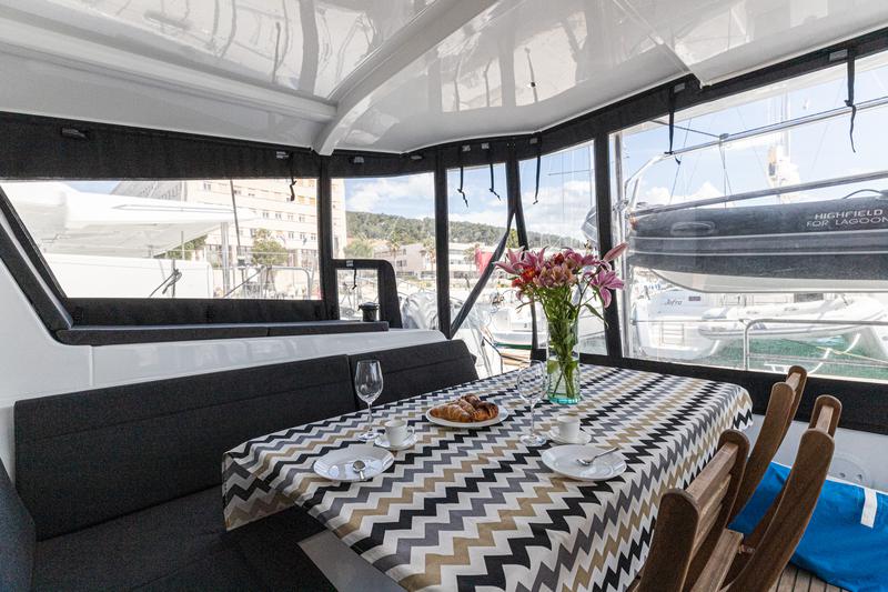 Book yachts online - catamaran - Lagoon 42 (2020) equipped with generator, A/C (saloon+cabins),water maker, microwave oven with grill - HAPPY KEY - rent