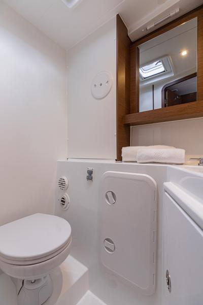 Book yachts online - catamaran - Lagoon 42 (2020) equipped with generator, A/C (saloon+cabins),water maker, microwave oven with grill - HAPPY KEY - rent