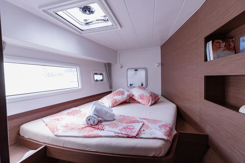 Book yachts online - catamaran - Lagoon 42 (2020) equipped with generator, A/C (saloon+cabins),water maker, microwave oven with grill - HAPPY KEY - rent