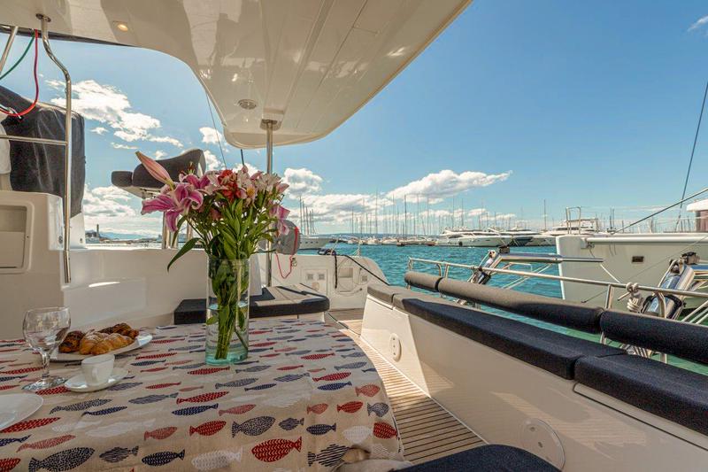 Book yachts online - catamaran - Lagoon 40 (2020) equipped with a/c (salon), generator - SAILOR MOON - rent
