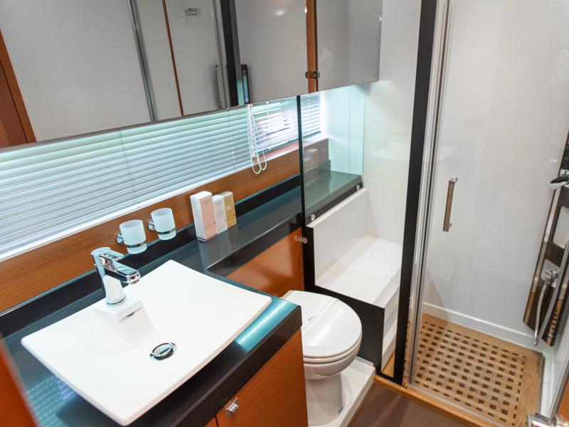 Book yachts online - motorboat - Prestige 550S - Atonika - rent