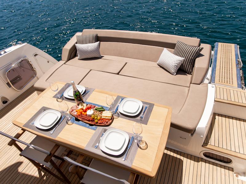 Book yachts online - motorboat - Prestige 550S - Atonika - rent