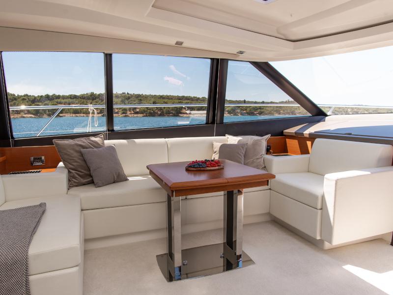 Book yachts online - motorboat - Prestige 550S - Atonika - rent
