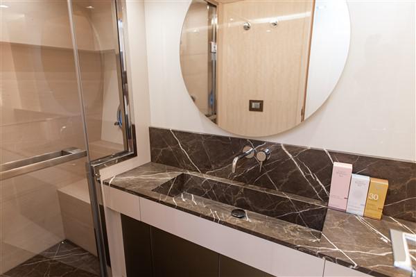 Book yachts online - motorboat - Monte Carlo Yacht 66 - Five Weeks - rent