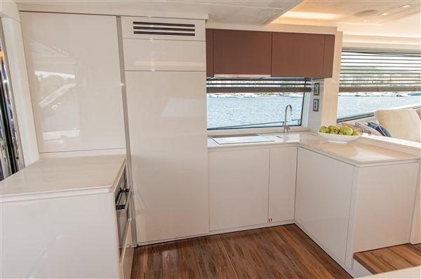 Book yachts online - motorboat - Monte Carlo Yacht 66 - Five Weeks - rent