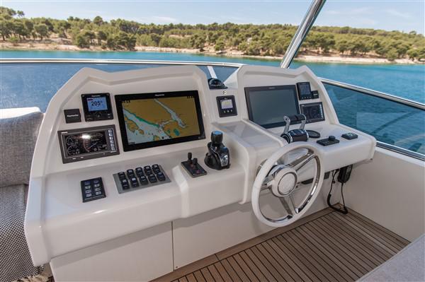 Book yachts online - motorboat - Monte Carlo Yacht 66 - Five Weeks - rent