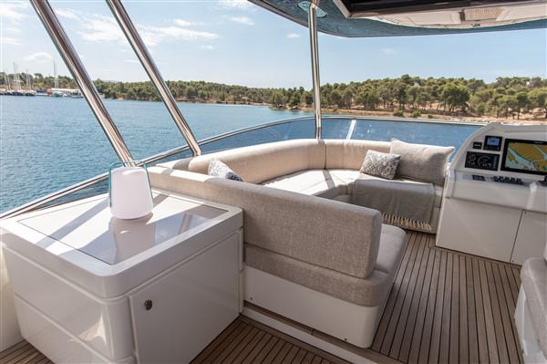 Book yachts online - motorboat - Monte Carlo Yacht 66 - Five Weeks - rent