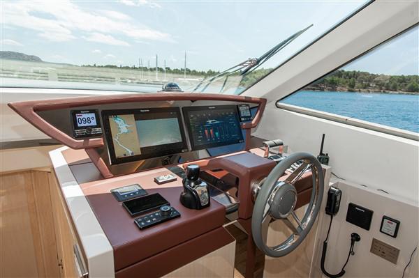 Book yachts online - motorboat - Monte Carlo Yacht 66 - Five Weeks - rent