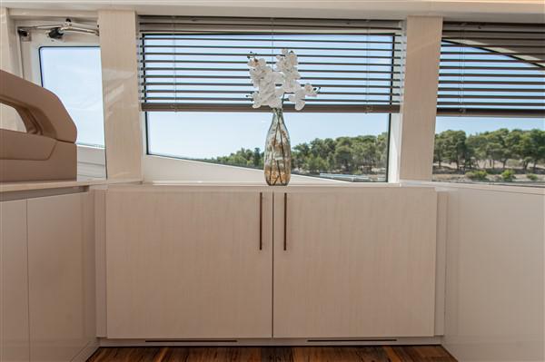 Book yachts online - motorboat - Monte Carlo Yacht 66 - Five Weeks - rent