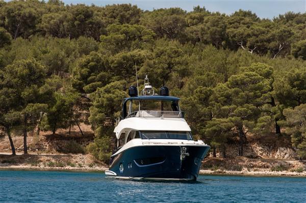 Book yachts online - motorboat - Monte Carlo Yacht 66 - Five Weeks - rent