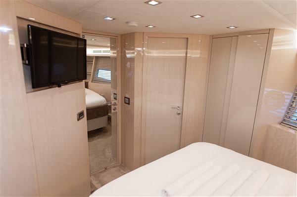 Book yachts online - motorboat - Monte Carlo Yacht 66 - Five Weeks - rent