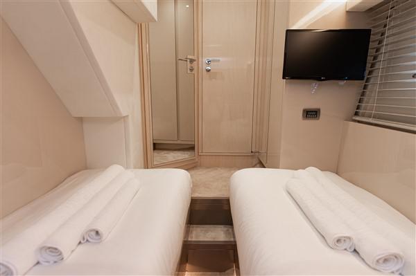 Book yachts online - motorboat - Monte Carlo Yacht 66 - Five Weeks - rent