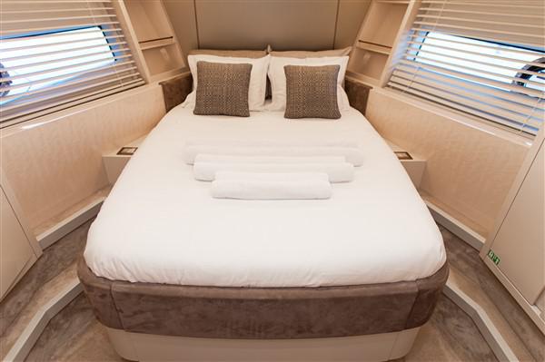 Book yachts online - motorboat - Monte Carlo Yacht 66 - Five Weeks - rent