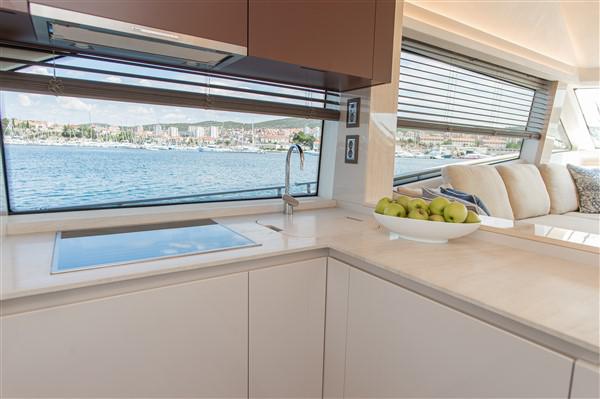 Book yachts online - motorboat - Monte Carlo Yacht 66 - Five Weeks - rent