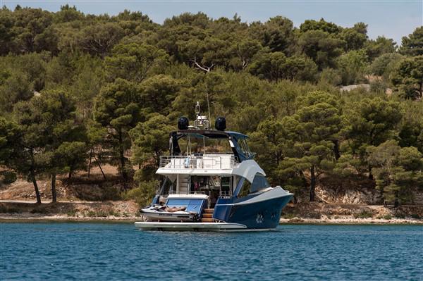 Book yachts online - motorboat - Monte Carlo Yacht 66 - Five Weeks - rent