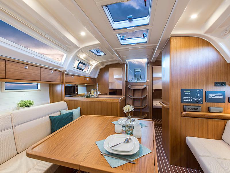 Book yachts online - sailboat - Bavaria Cruiser 37 - Bav Cr 37 - rent
