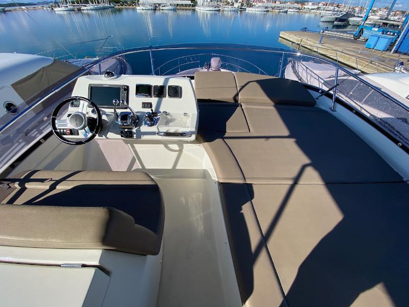 Book yachts online - motorboat - Prestige 550 Fly - Floria - rent