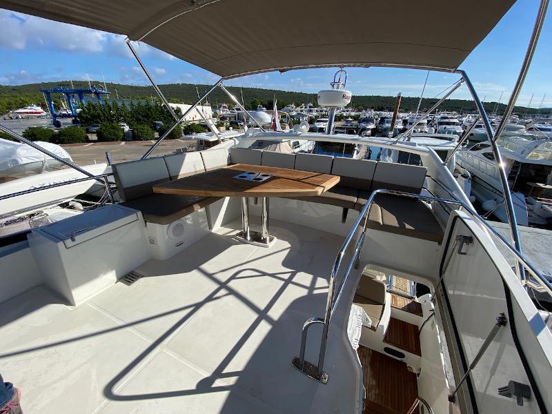 Book yachts online - motorboat - Prestige 550 Fly - Floria - rent
