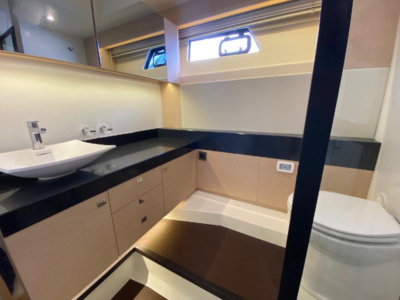 Book yachts online - motorboat - Prestige 550 Fly - Floria - rent