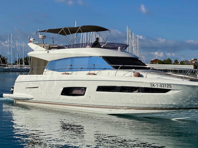 Book yachts online - motorboat - Prestige 550 Fly - Floria - rent