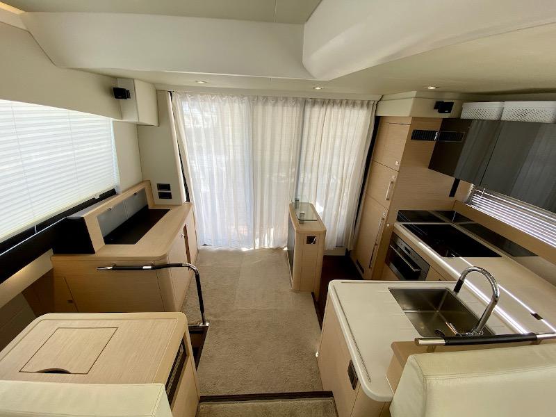 Book yachts online - motorboat - Prestige 550 Fly - Floria - rent