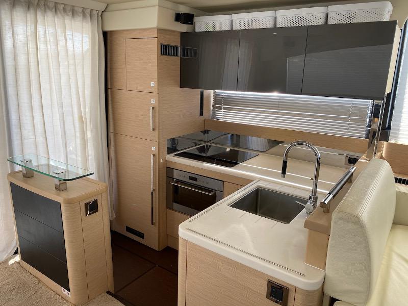 Book yachts online - motorboat - Prestige 550 Fly - Floria - rent