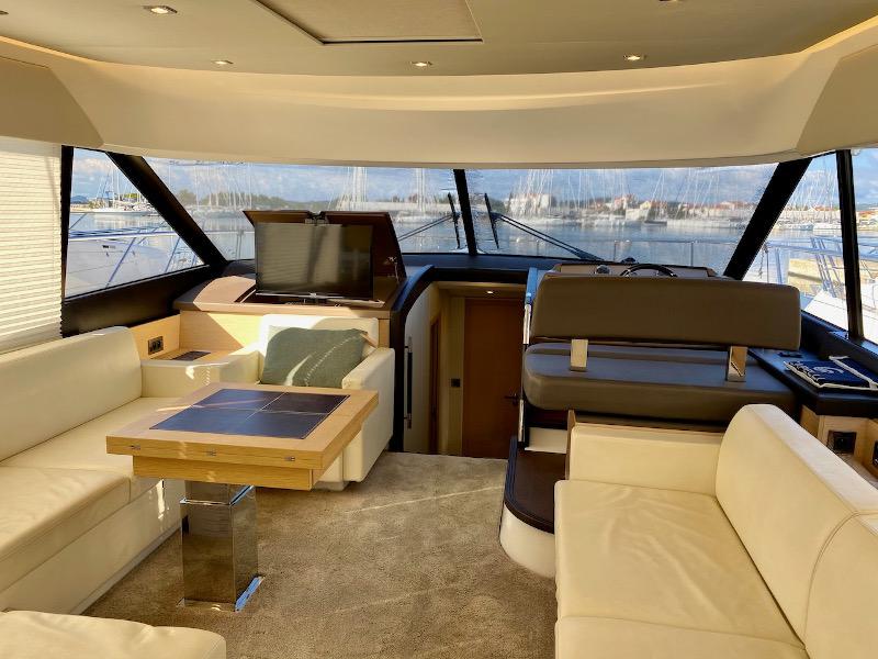 Book yachts online - motorboat - Prestige 550 Fly - Floria - rent