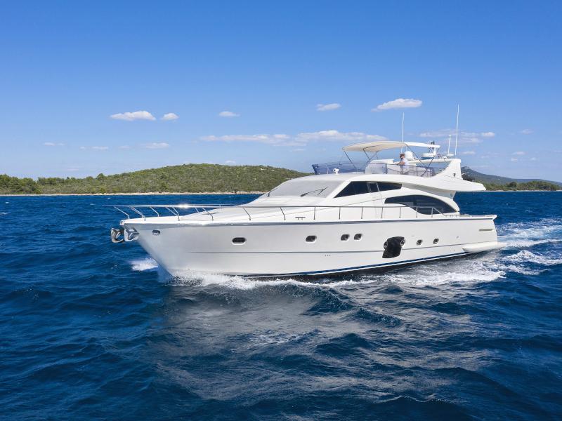 Book yachts online - motorboat - Ferretti 681 - DOMINIQUE - rent