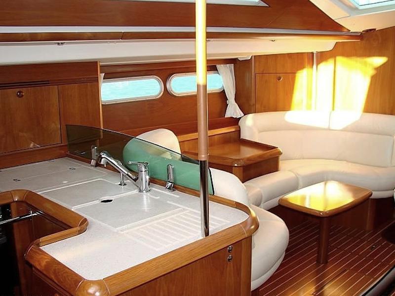 Book yachts online - sailboat - Sun Odyssey 54DS A/C &amp; GEN - Veni - OBLIGATORY WITH SKIPPER (EUR 1330,00) - rent