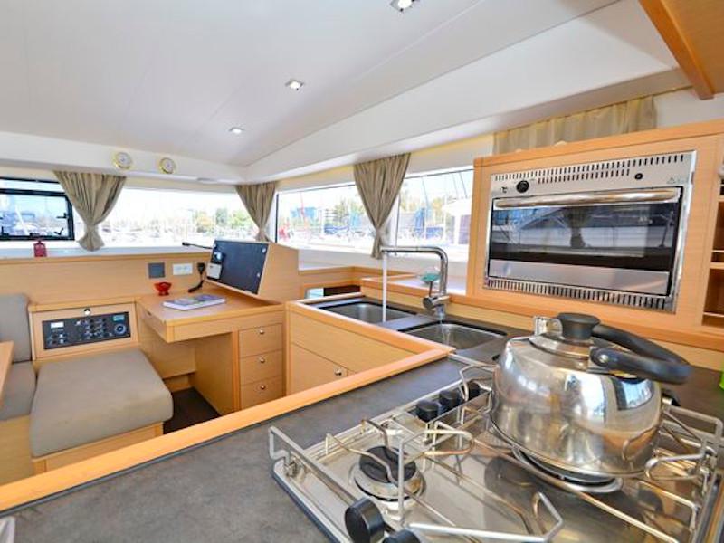 Book yachts online - catamaran - Lagoon 400S2 - GETAWAY - rent