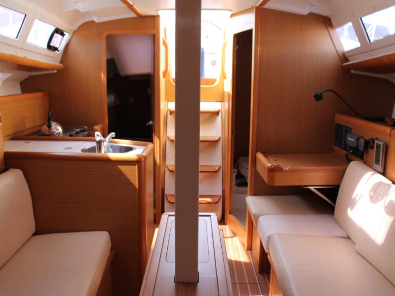 Book yachts online - sailboat - Sun Odyssey 33 - Pluton Planet - rent