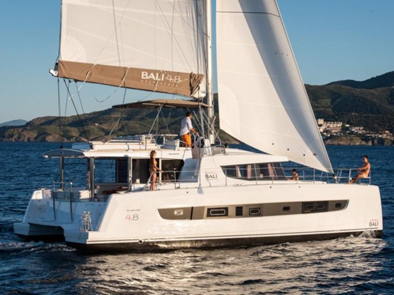 Book yachts online - catamaran - Bali 4.8 - Olea Crewed Elegant Pack - rent