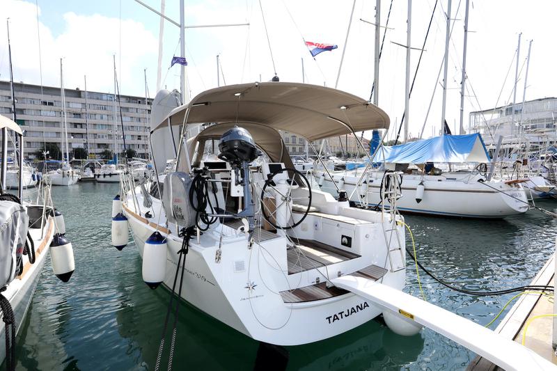 Book yachts online - sailboat - Sun Odyssey 319 - Tatjana - rent