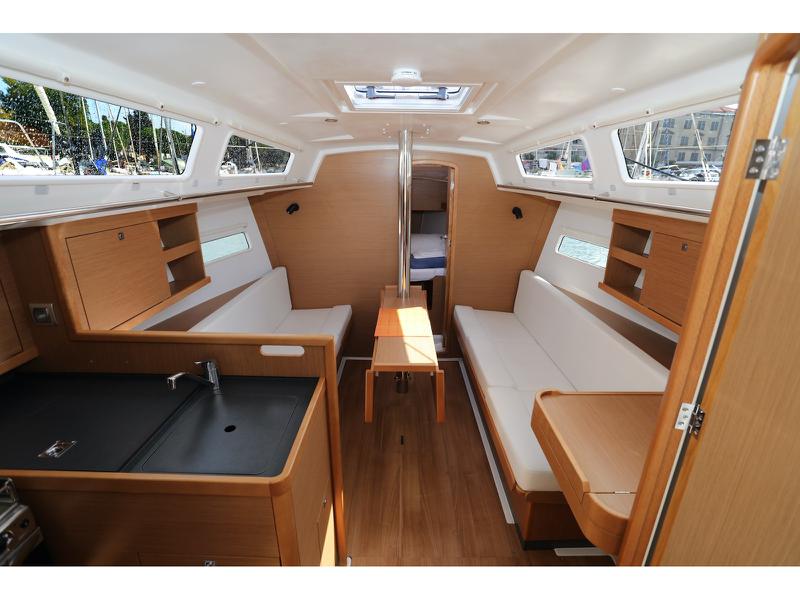 Book yachts online - sailboat - Sun Odyssey 319 - Tatjana - rent