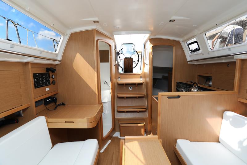Book yachts online - sailboat - Sun Odyssey 319 - Tatjana - rent