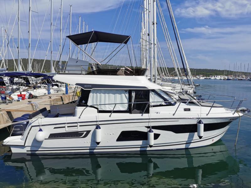 Book yachts online - motorboat - Merry Fisher 1095 FLY - Mala Sirena - rent