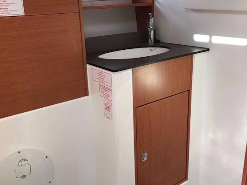 Book yachts online - motorboat - Bavaria Sport 32 - Mali Princ - rent