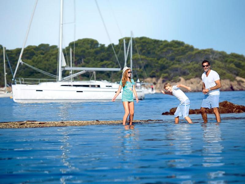 Book yachts online - sailboat - Bavaria Cruiser 41 - Pearl - rent
