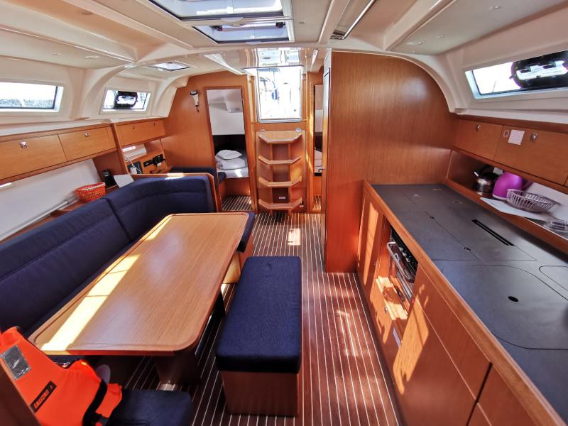 Book yachts online - sailboat - Bavaria Cruiser 41 - Libra - rent